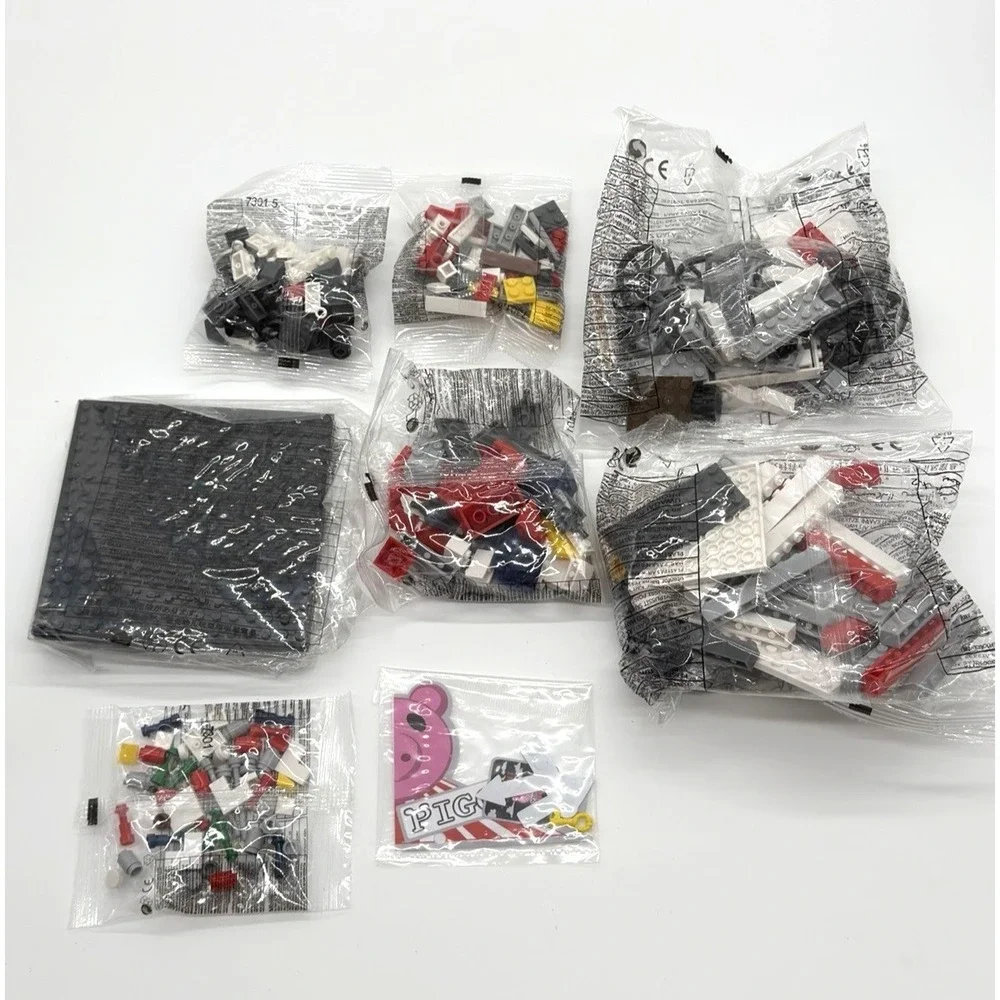 Phat Mojo Piggy Carnival‎ Buildable Roblox Set 356 PCS w/ Figures & DLC Code